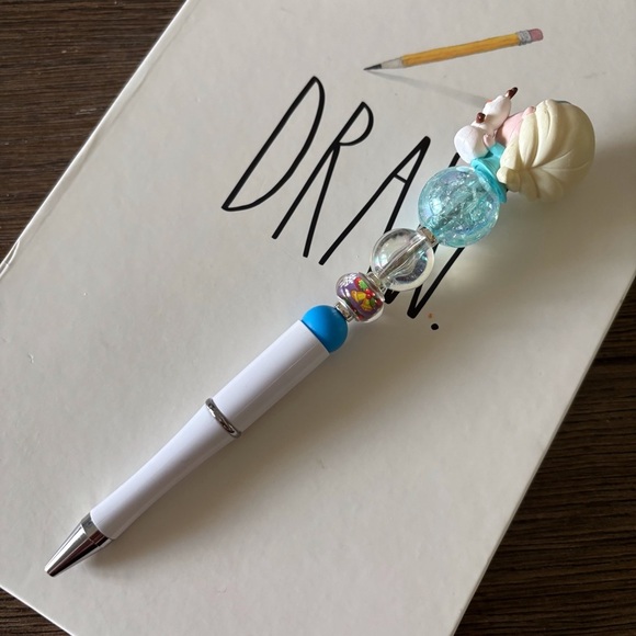 Disney Doorables: Frozen: Elsa with Olaf handmade beaded pen - Picture 3 of 3
